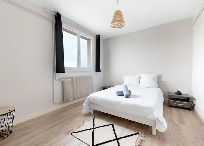 T3 Centre Avec Parking Gratuit Avec Balcons Apartment *